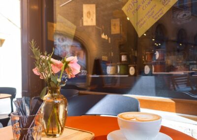 Un petit café au soleil sur la terrasse de la bottega caffè.